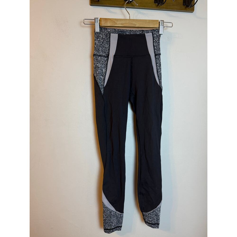 Lululemon In Movement 7/8 Tight Grey Black Sz 2 Gym Work Out Athletic - Picture 5 of 5
